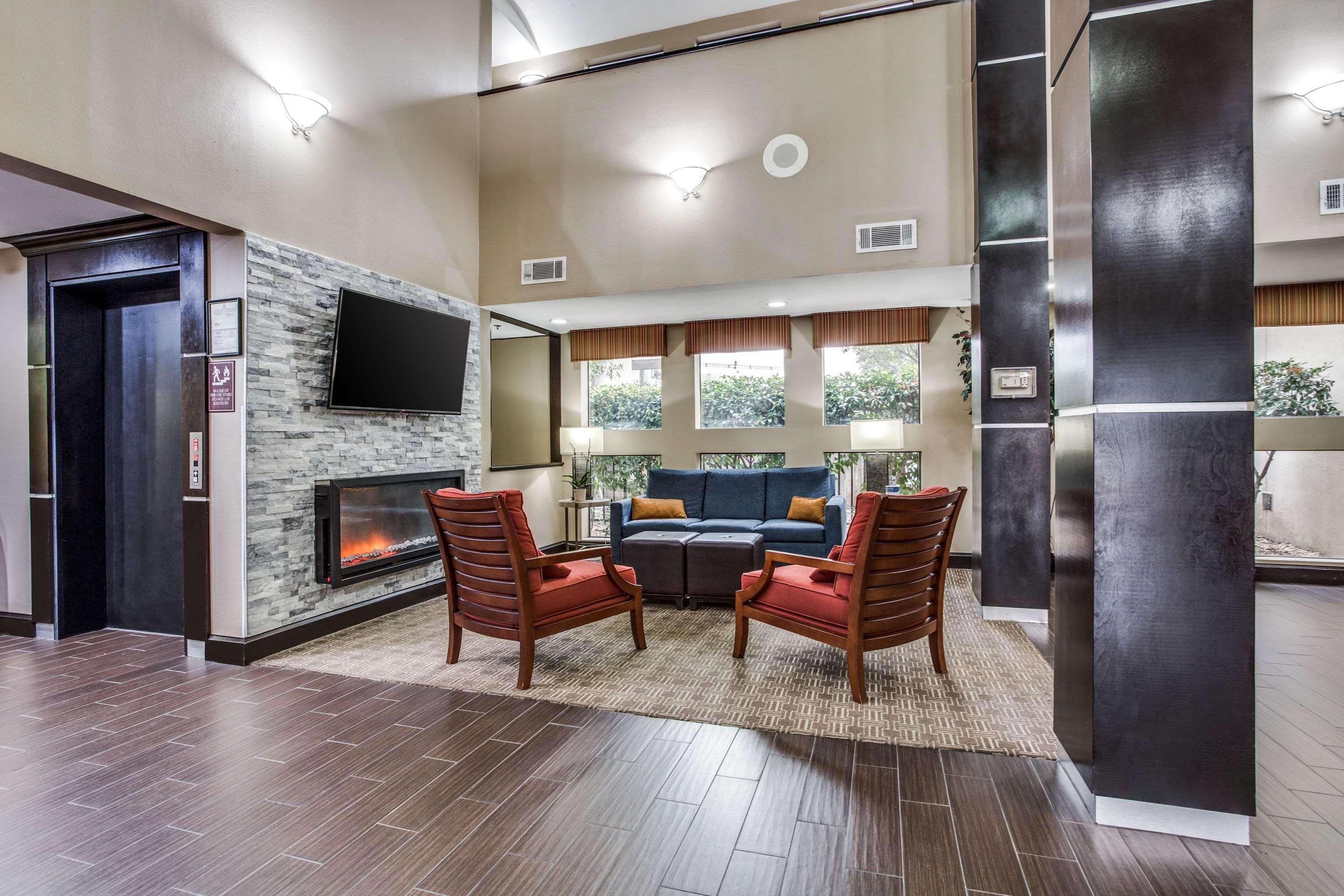 Comfort Inn&Suites Love Field – Dallas Market Center Buitenkant foto